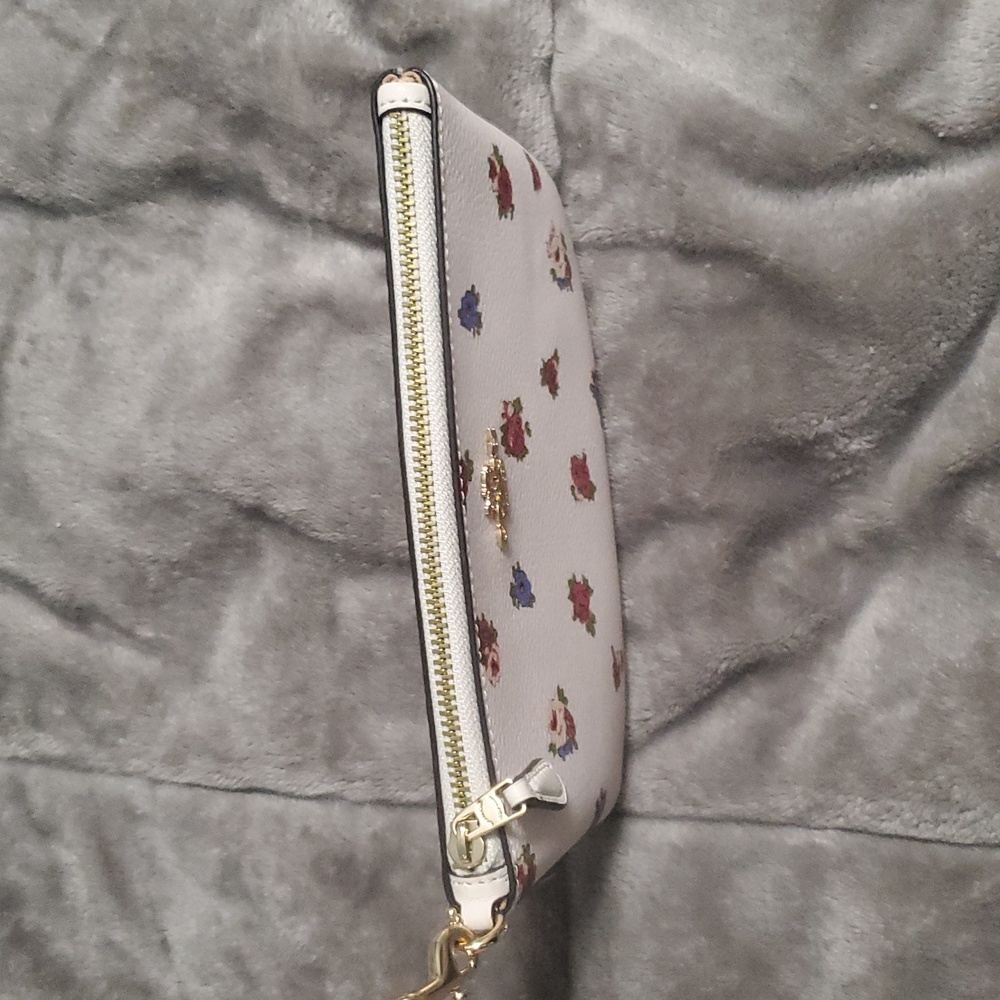 Coach White Wristlet with Floral Pattern - Picture 5 of 9